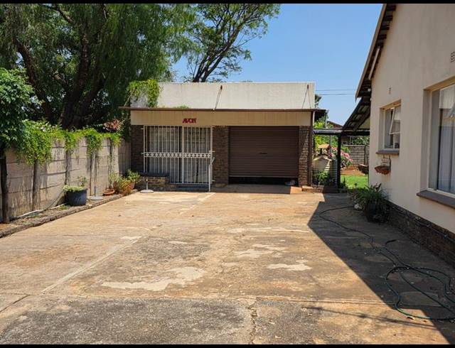 4 BEDROOM HOUSE FOR SALE IN GOLF PARK